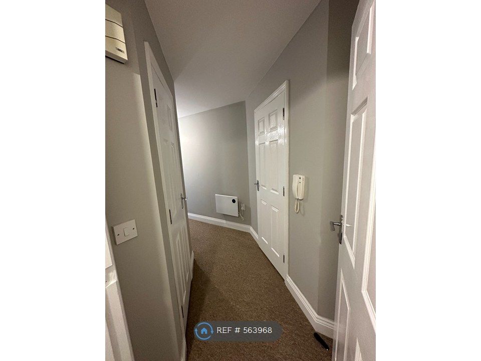 Property photo 3 of 23 Hall Part 1