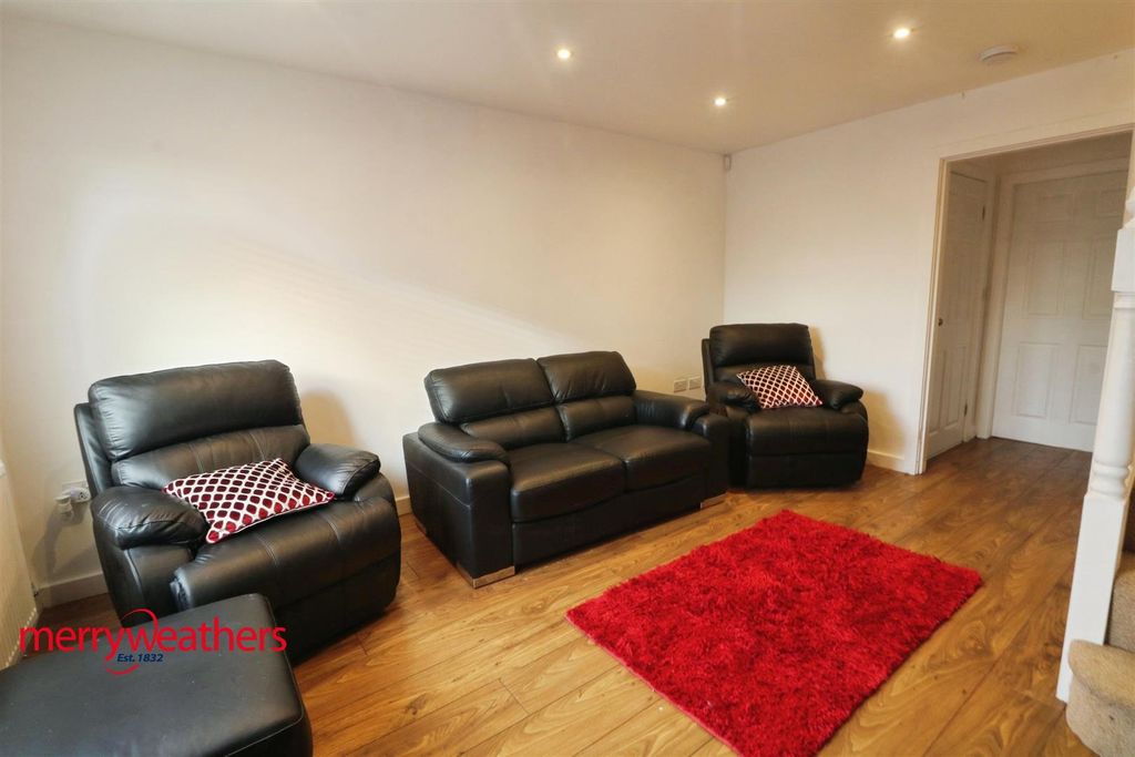 Property photo 2 of 15 Lounge