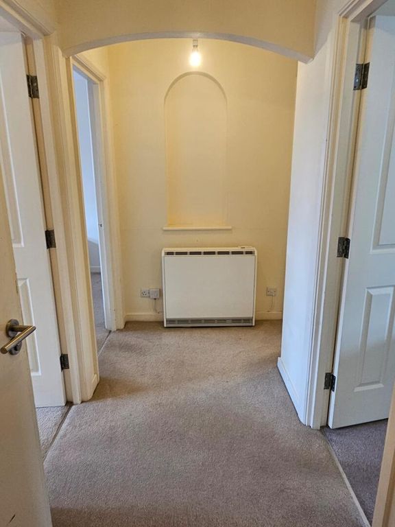 Property photo 2 of 16 Hallway
