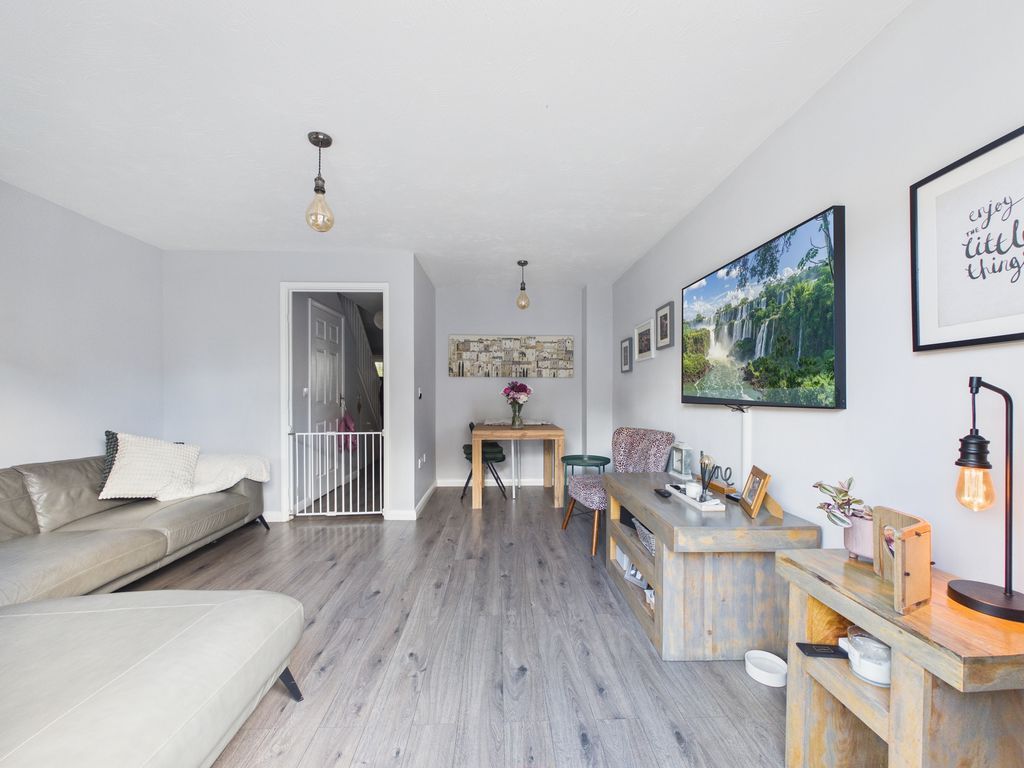 Property photo 3 of 12 Lounge