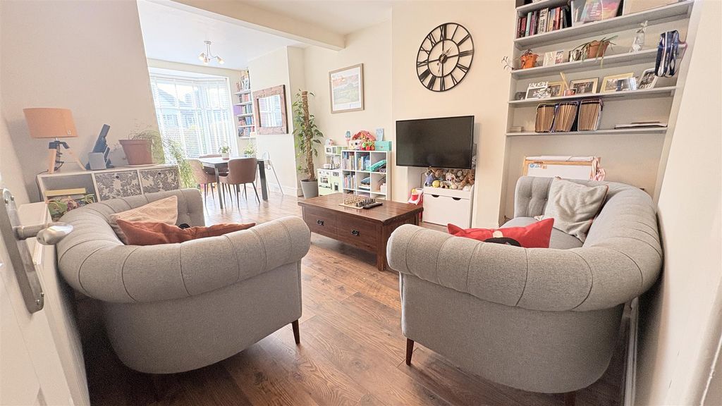 Property photo 2 of 20