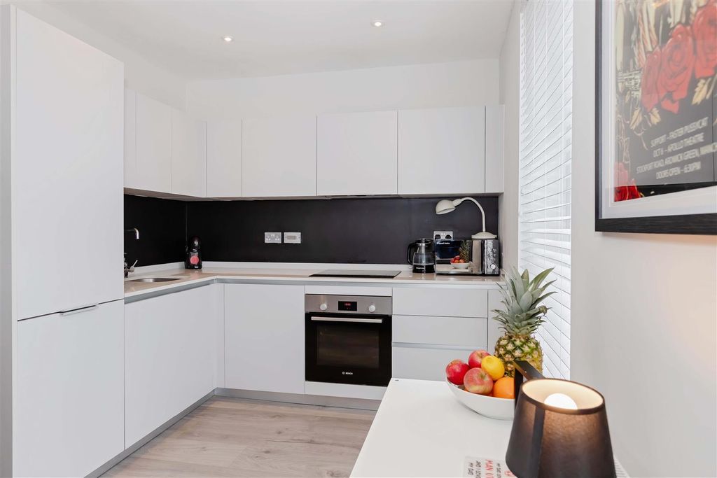 Property photo 3 of 13 Lennox Road_21.Jpg