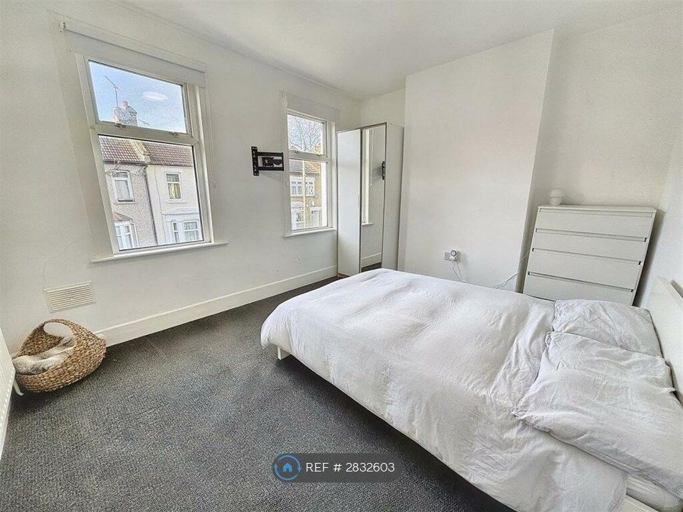 Property photo 3 of 8 Master Bedroom/Room1