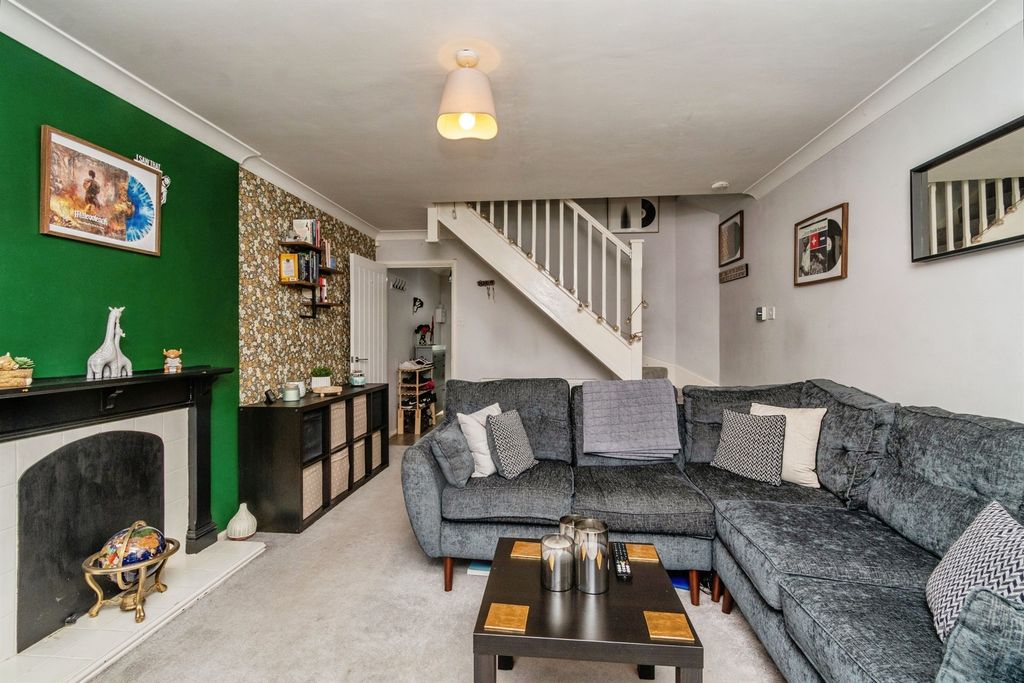 Property photo 2 of 18