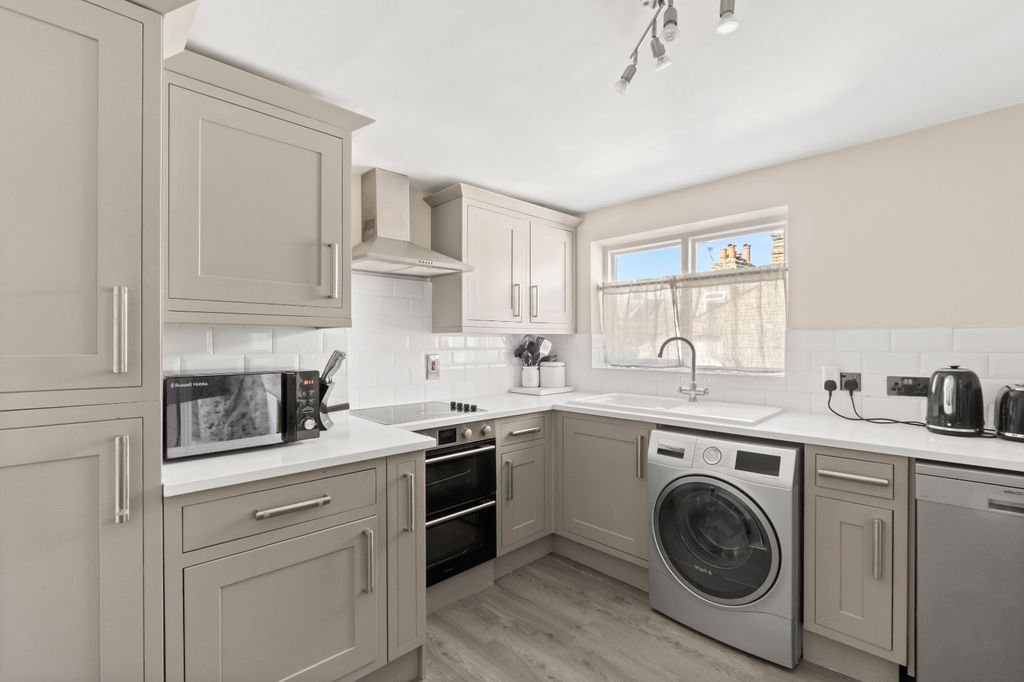 Property photo 2 of 14 Kitchen