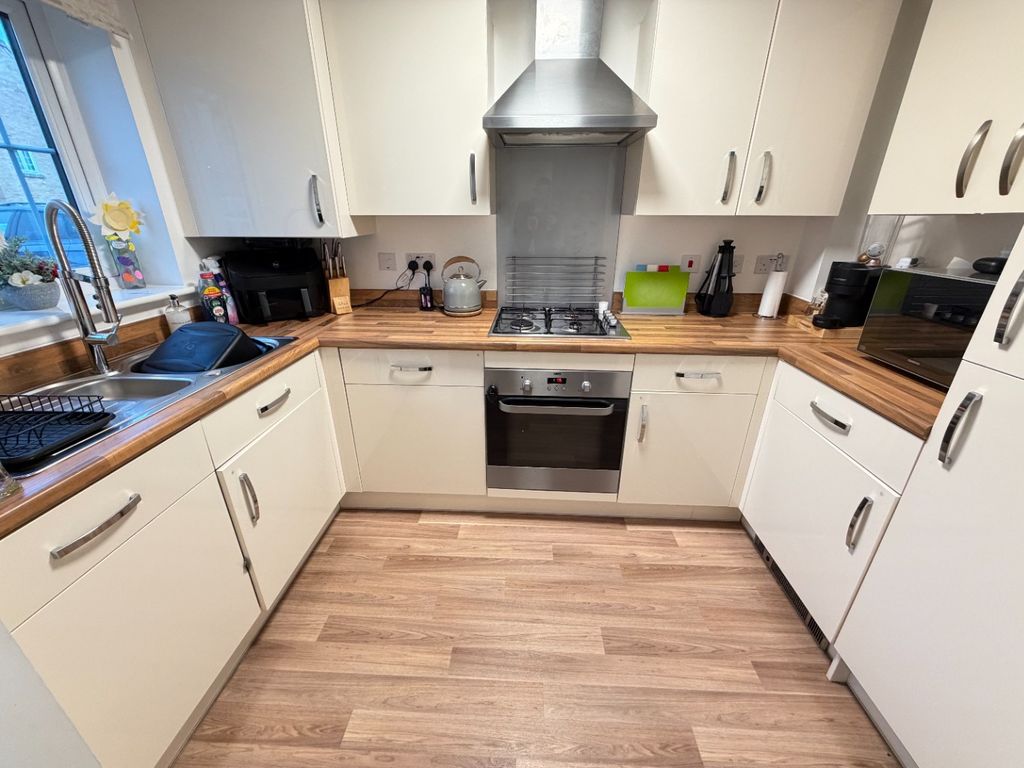 Property photo 3 of 13 4884382