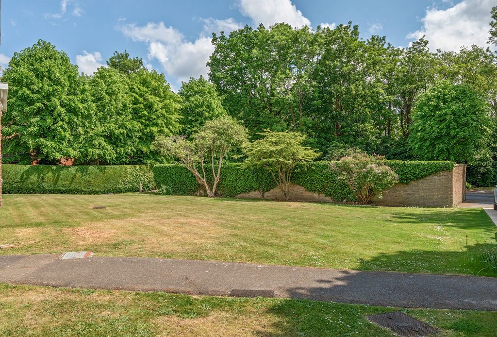 Property photo 3 of 12 1-6821Dd22B97F3-1...