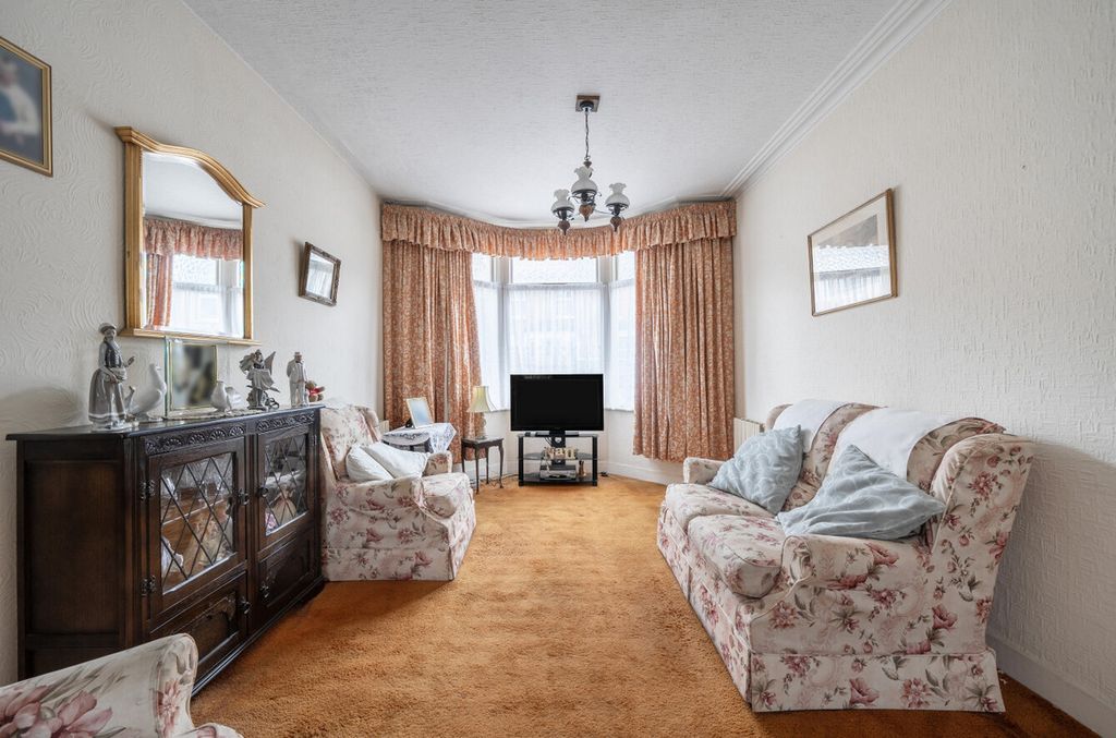 Property photo 2 of 20