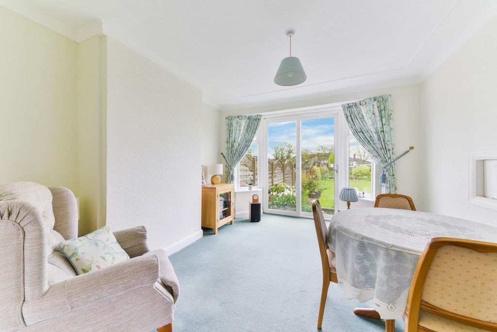 Property photo 3 of 16 Walsingham Gardens