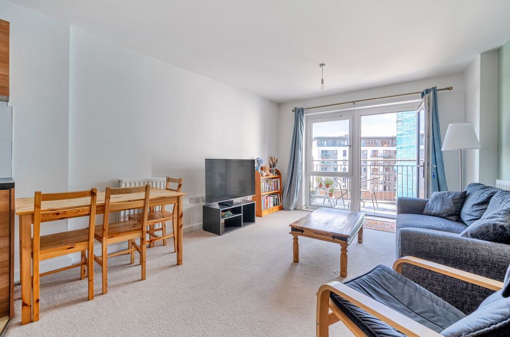 Property photo 2 of 11 1318276-1-686Bb7E...