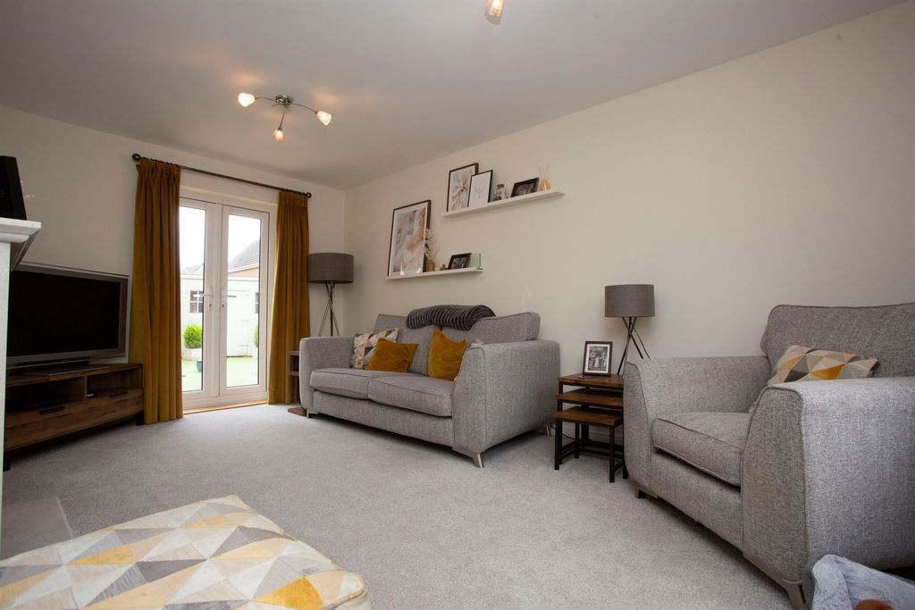 Property photo 3 of 11