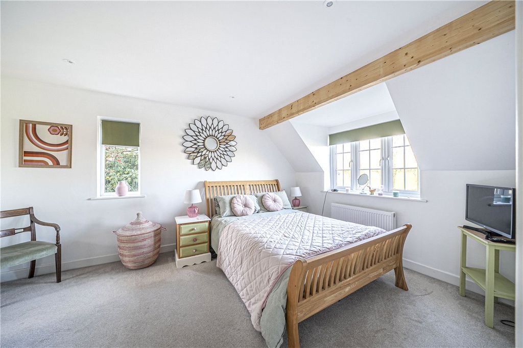 Property photo 3 of 10 Bedroom
