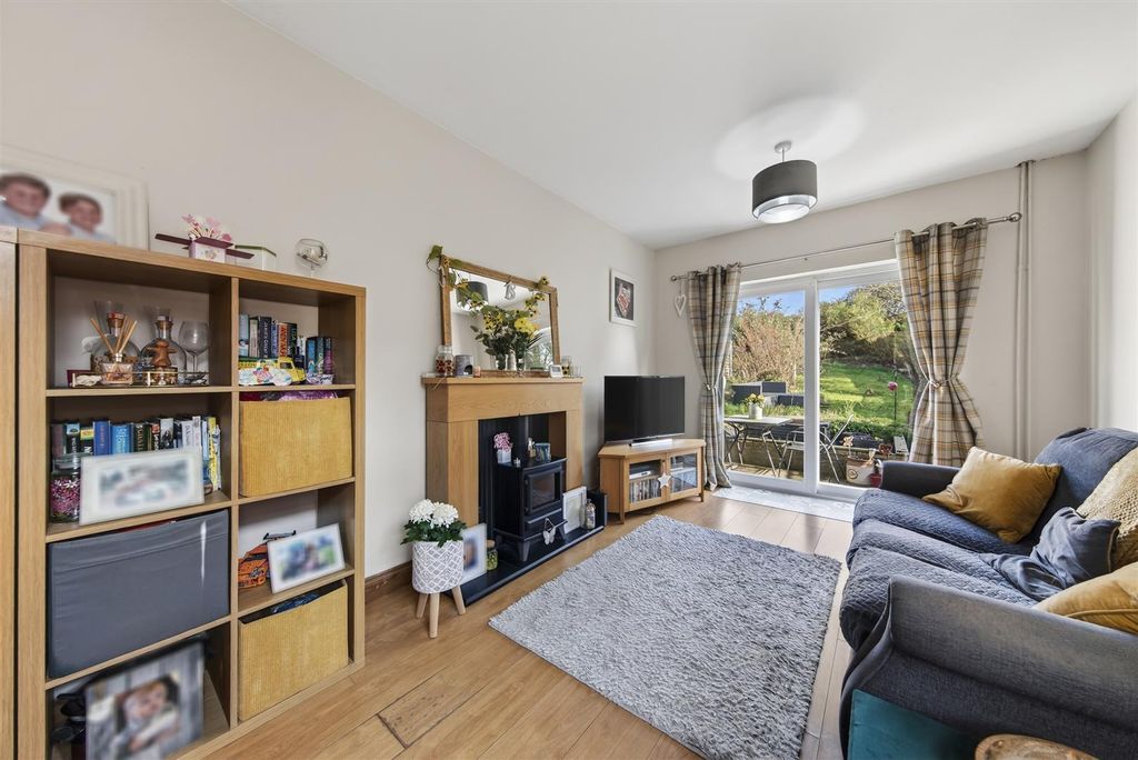 Property photo 2 of 17 156Ruskinrdweb21.Jpg