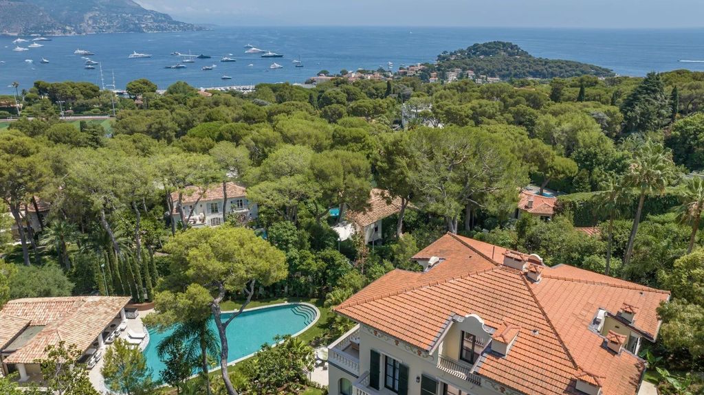 Property photo 1 of 39 Saint-Jean-Cap-Ferrat – Elegant Family Villa With Guest House