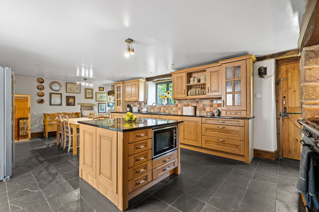 Property photo 3 of 42