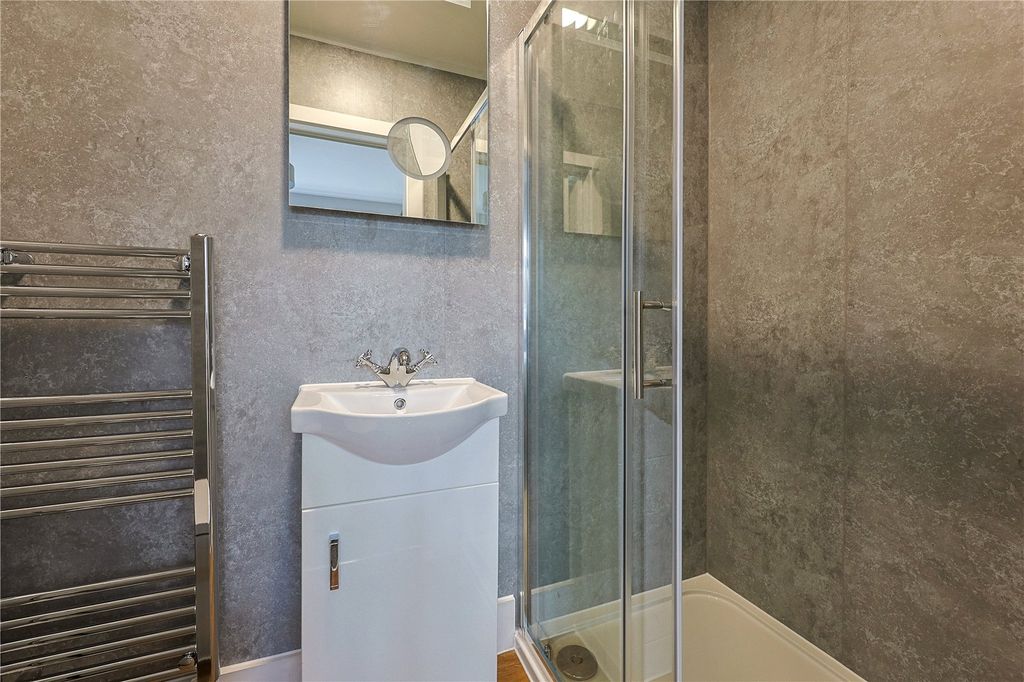 Property photo 3 of 8 Bathroom