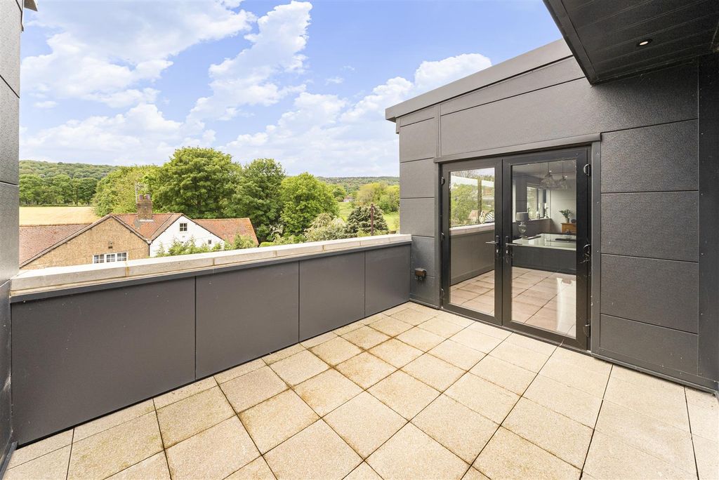 Property photo 2 of 18 Private South Facing Terrace