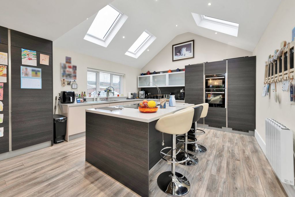 Property photo 3 of 24