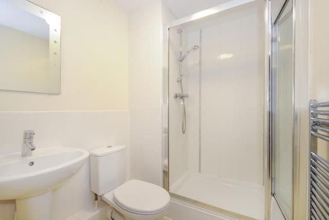Property photo 2 of 8 En Suite