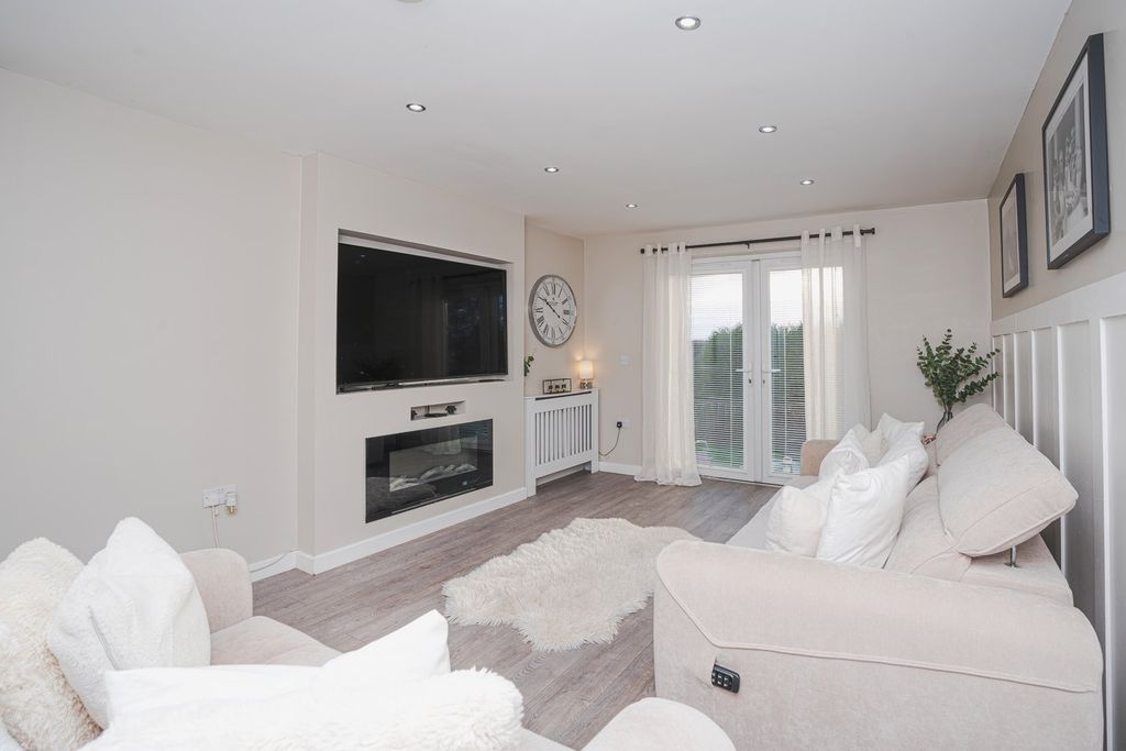 Property photo 2 of 37