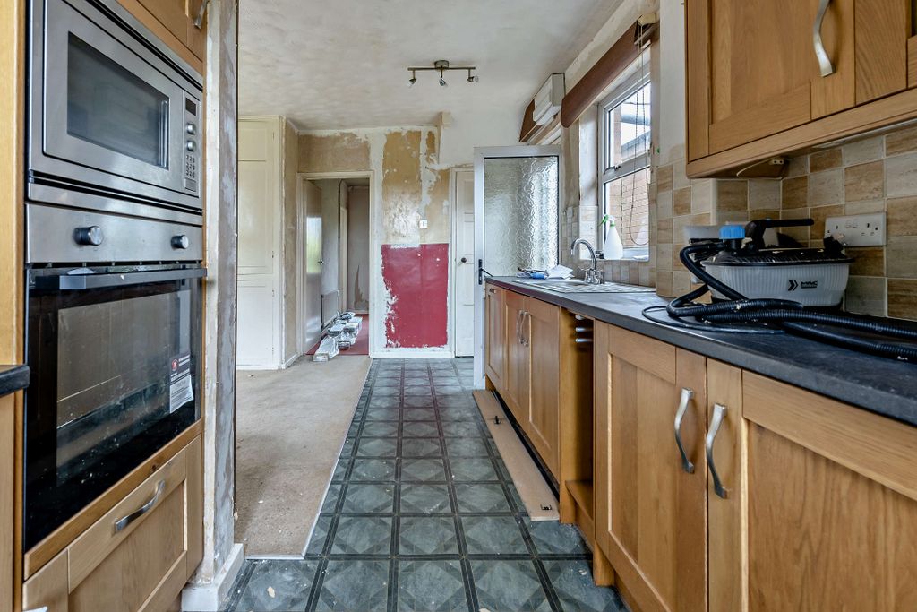 Property photo 3 of 27