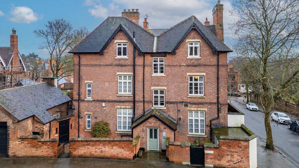 Property photo 1 of 11 Front (Exterior)