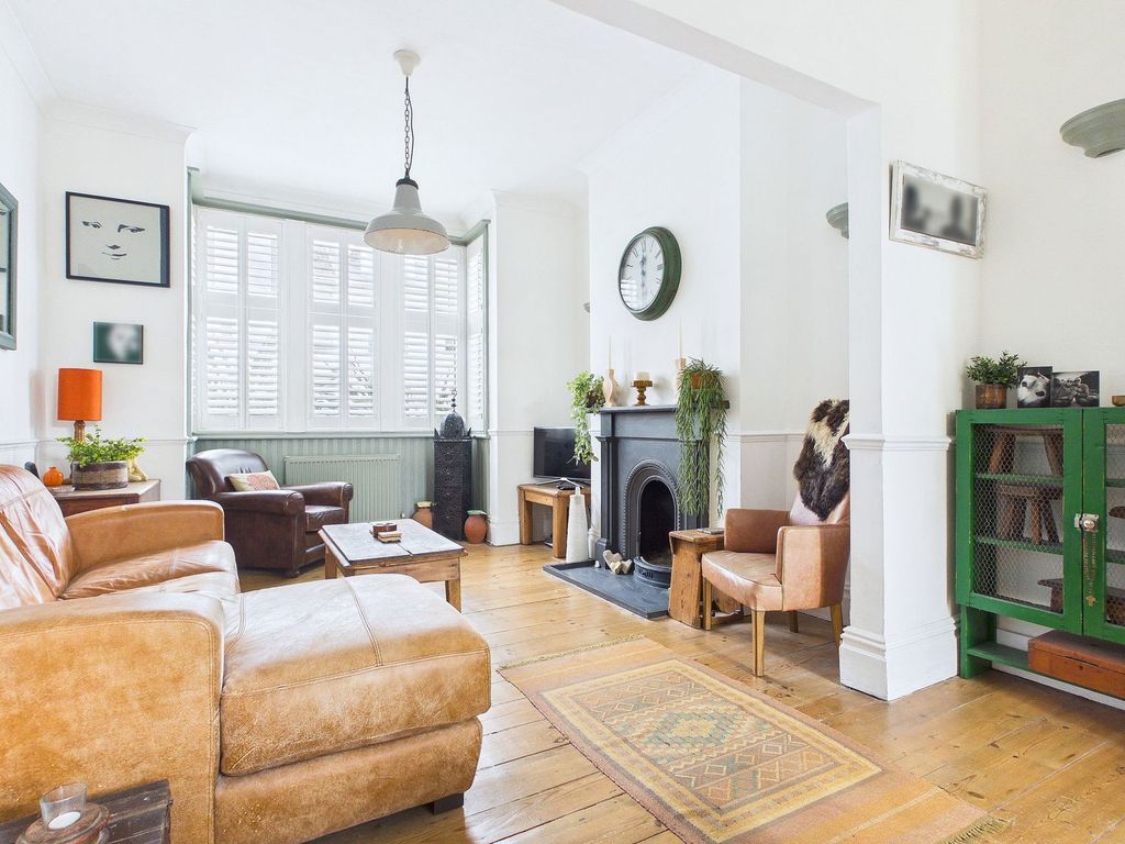 Property photo 3 of 27