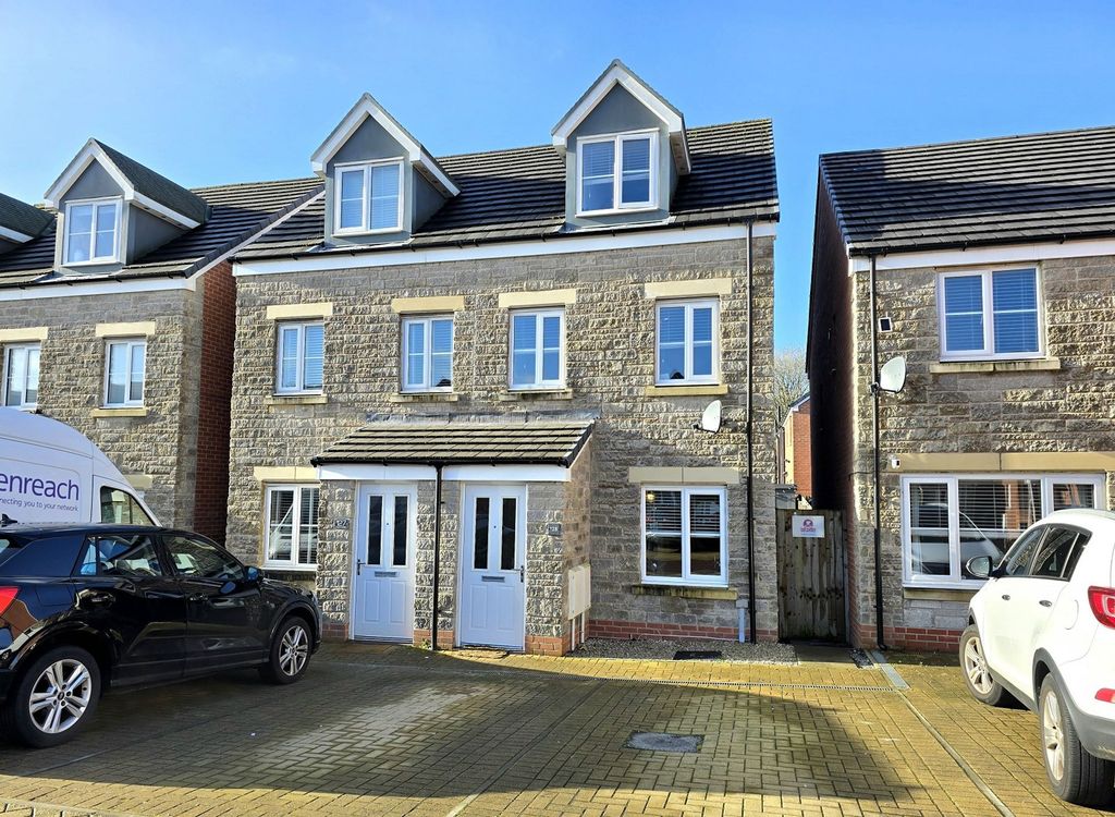 Property photo 1 of 17 Main Photo