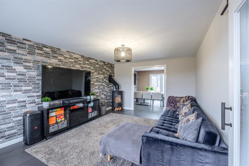 Property photo 2 of 35 Islay House-13.Jpg