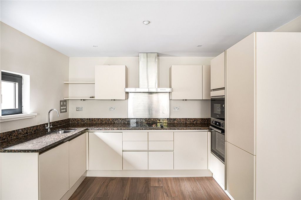 Property photo 3 of 18 Picture No. 32