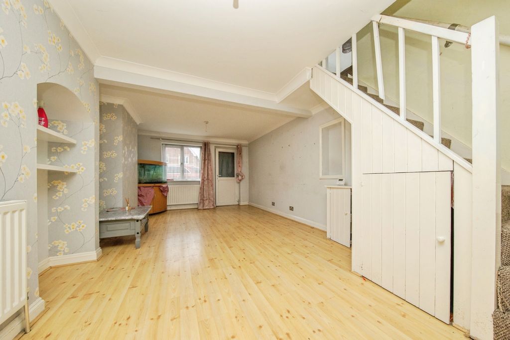 Property photo 2 of 17 Photo