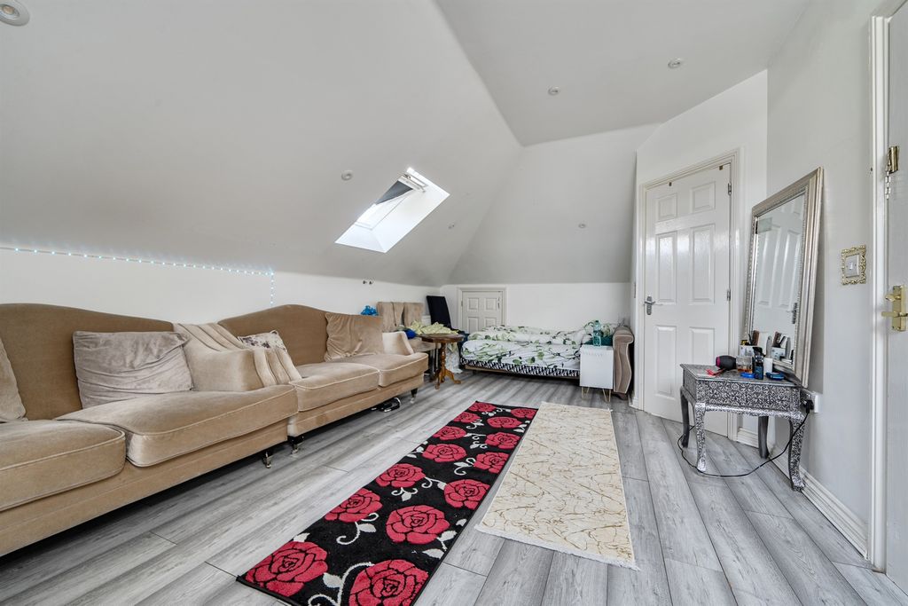 Additional image 9 of 3 bed penthouse for saleThe Ridgeway, Enfield EN2