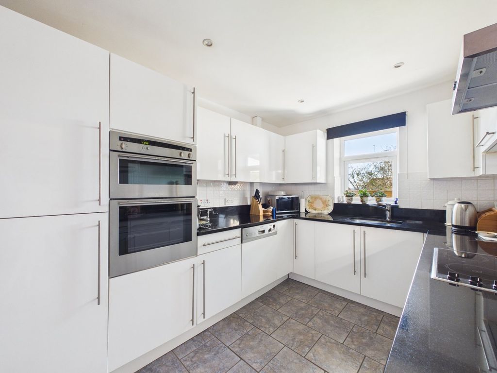 Property photo 2 of 24 Kitchen/Breakfast