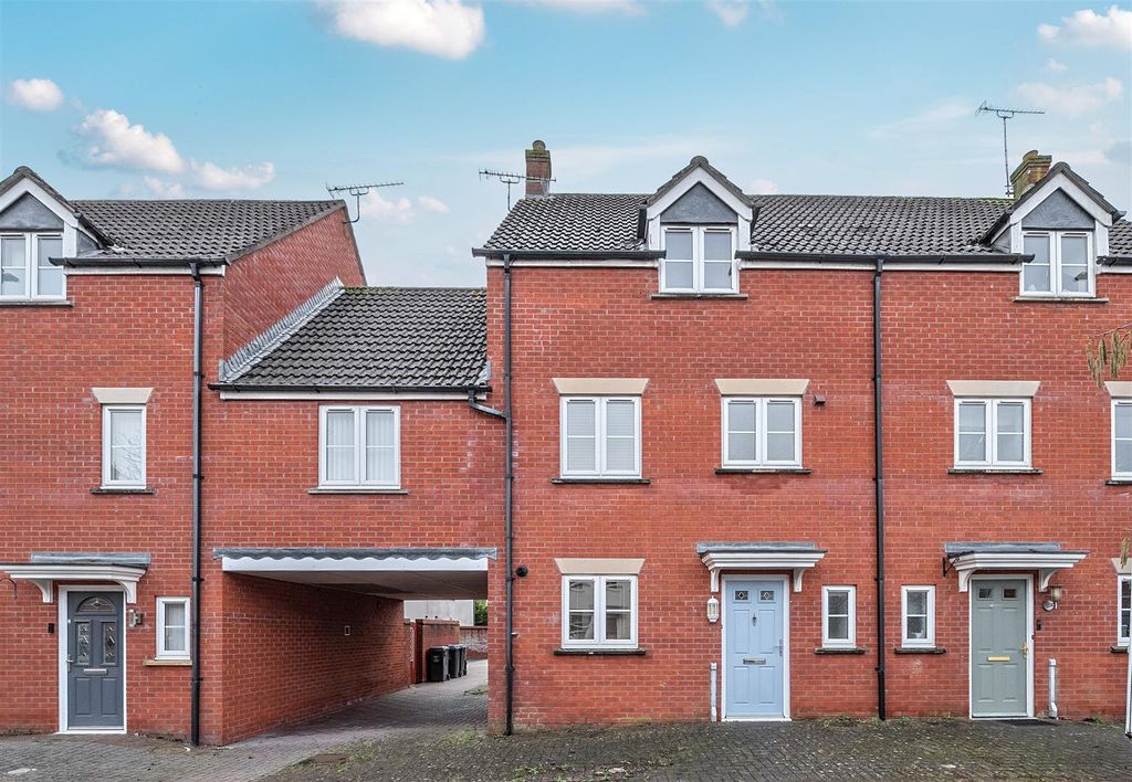 Property photo 1 of 18 1409265-19-698B0Faaacb0B.Jpg