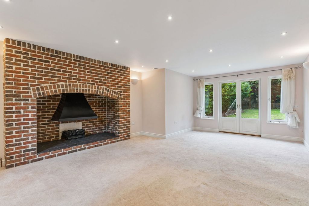 Property photo 3 of 25