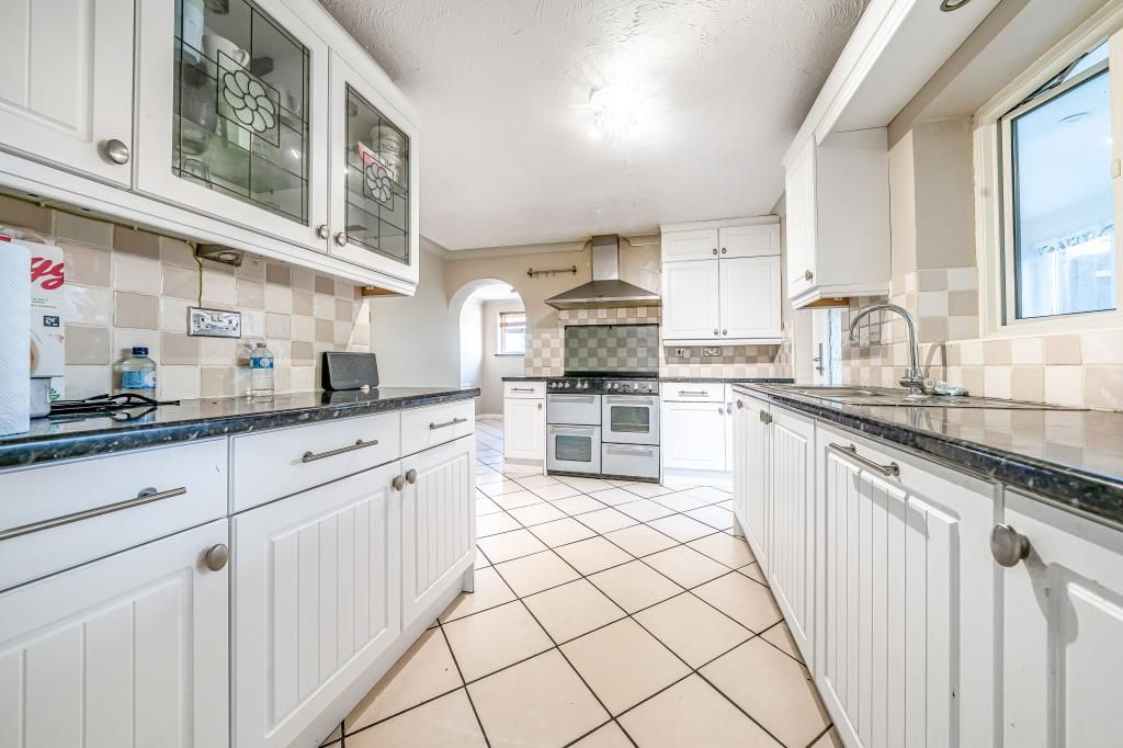 Property photo 2 of 10 Kitchen