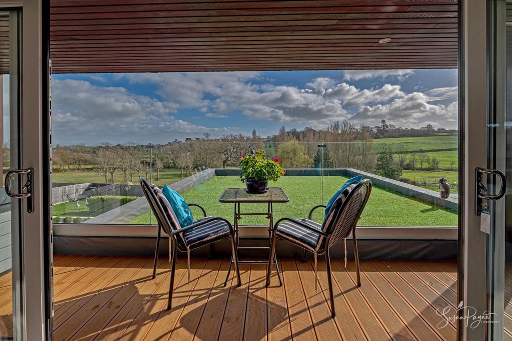 Property photo 3 of 39 Dining Balcony