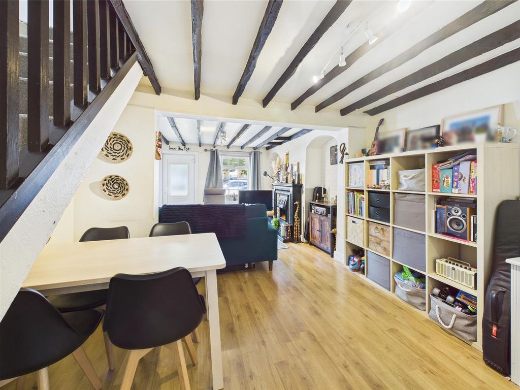 Property photo 3 of 10 Cam04907G0-Pr0177-Still004.Jpg