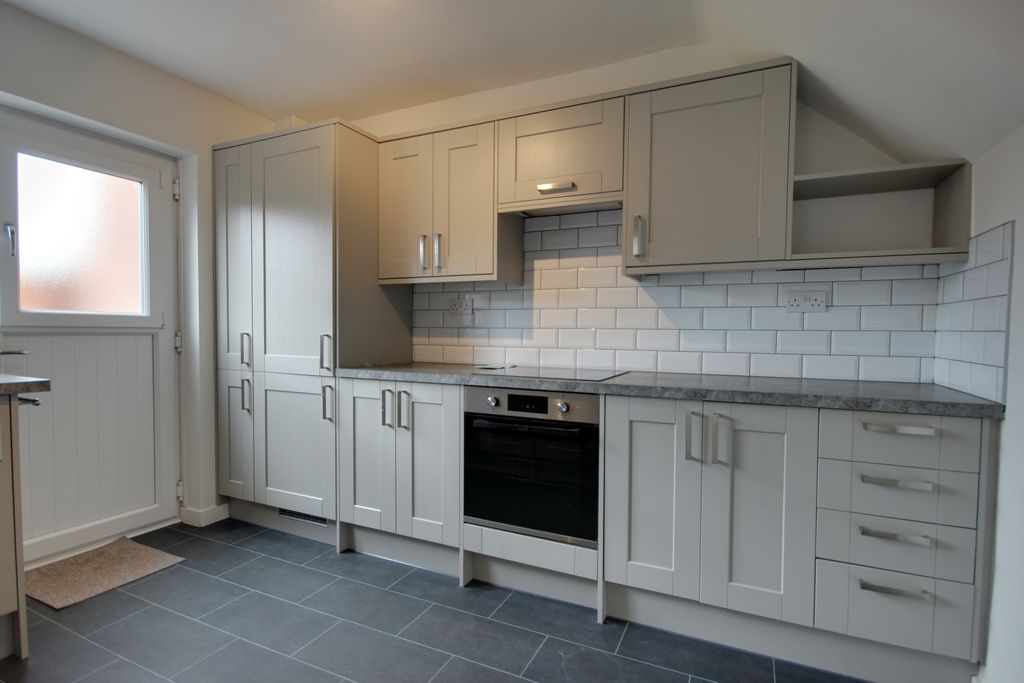 Property photo 3 of 17 1 Kit B
