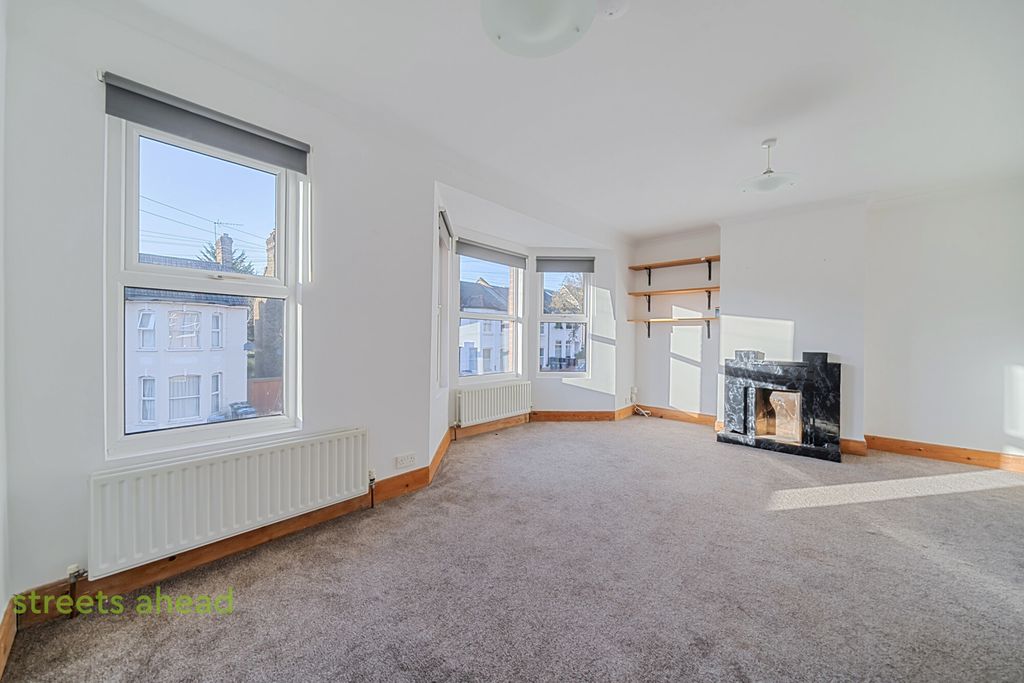 Property photo 2 of 14 E15E4403-096F-445...