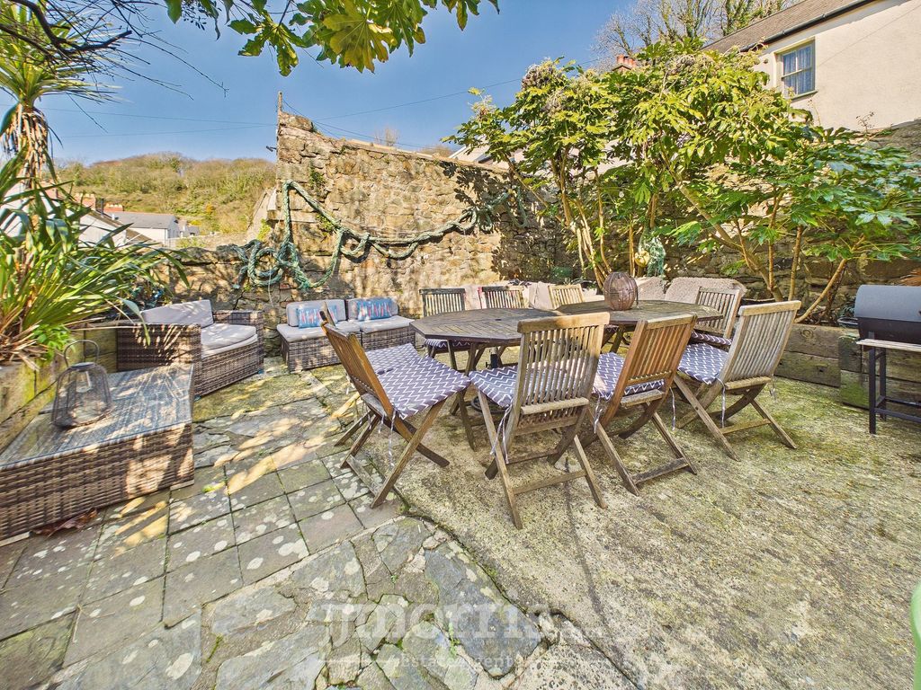 Property photo 3 of 44