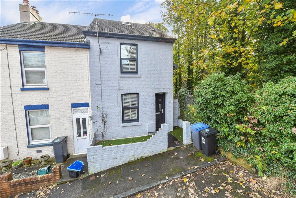 Property photo 1 of 15 External Front Web..