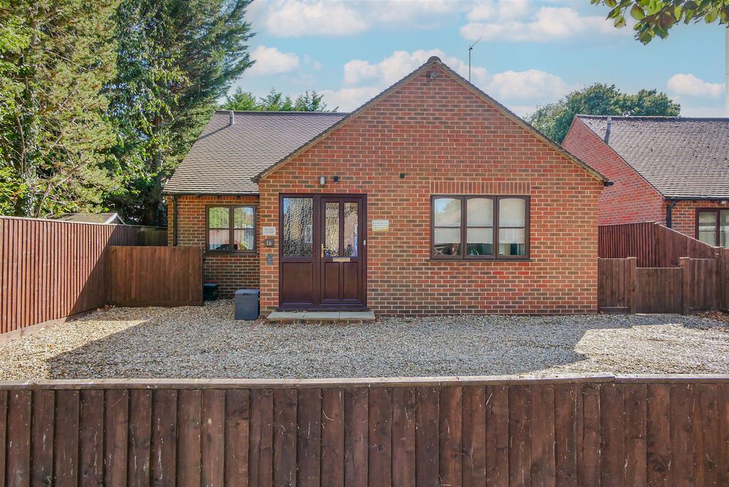 Property photo 1 of 13 Approach