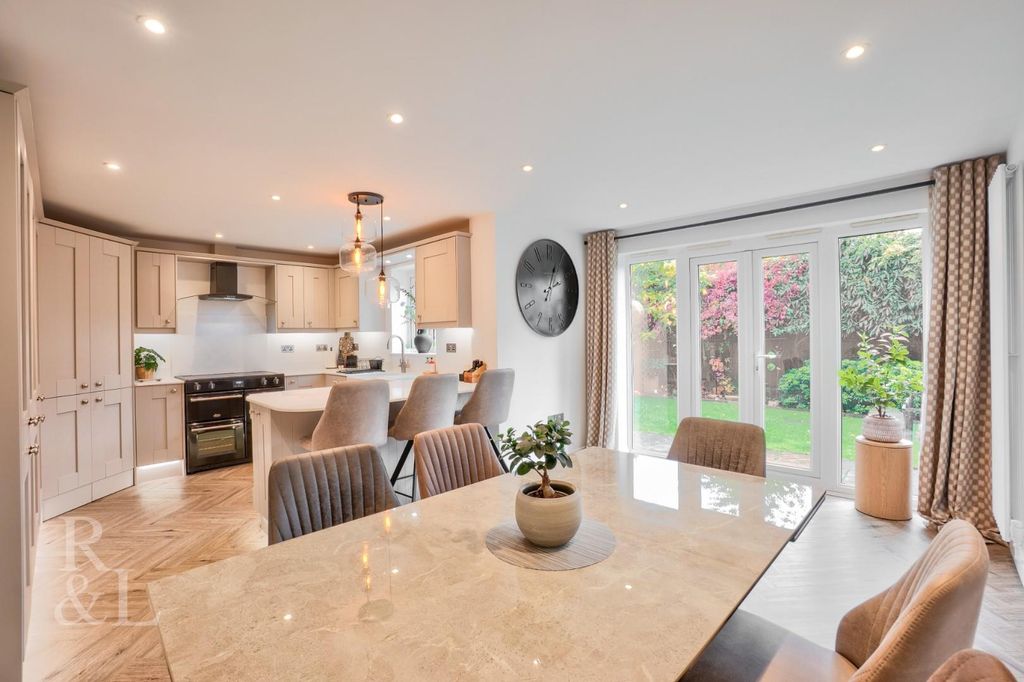 Property photo 3 of 43 19 Westminster Drive (6).Jpg