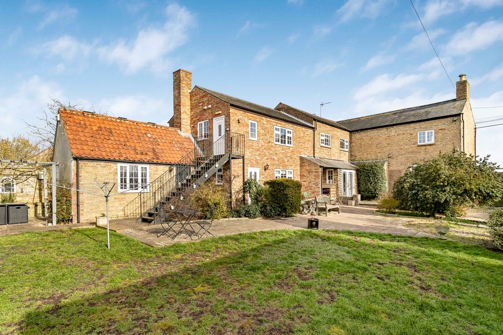 Property photo 2 of 30