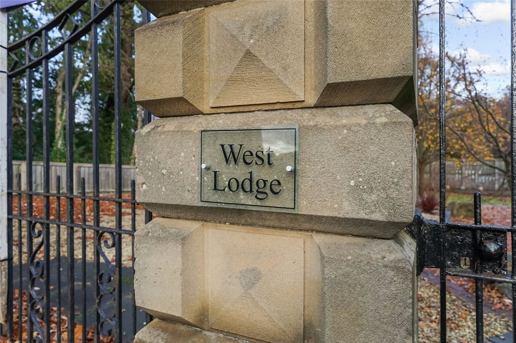 Property photo 3 of 35 Exterior