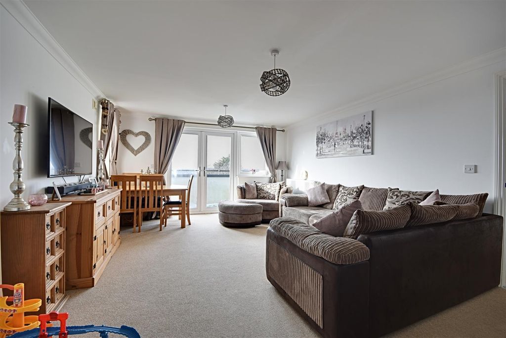 Property photo 3 of 11