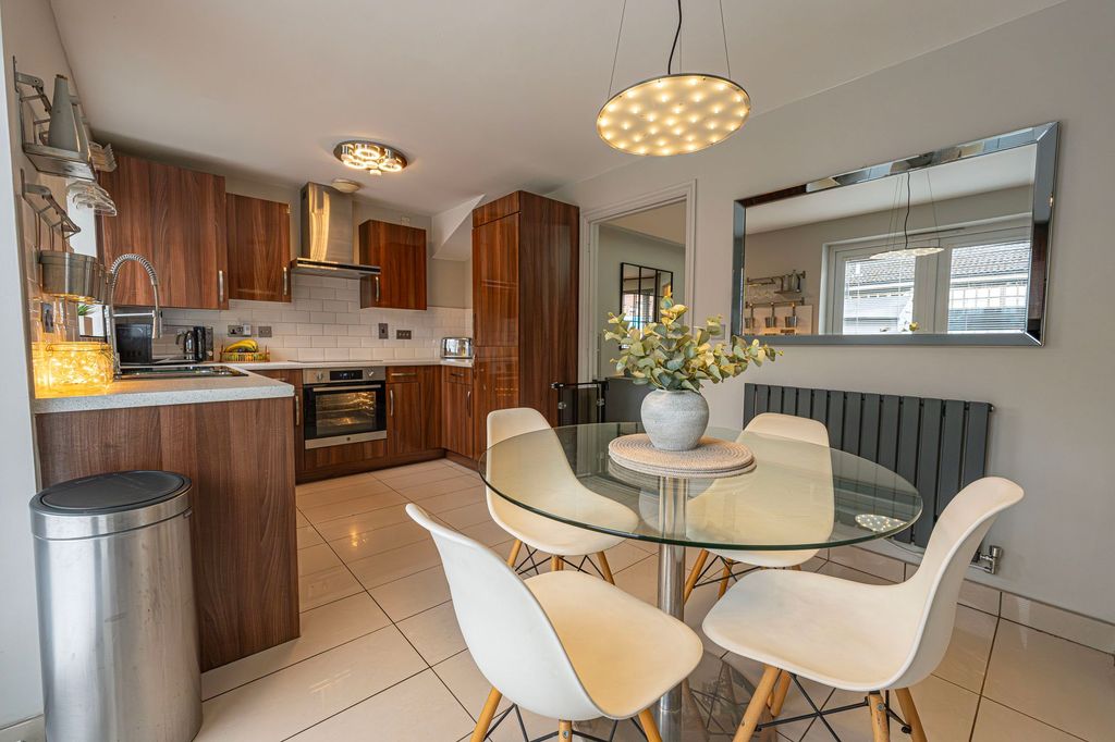 Property photo 2 of 29