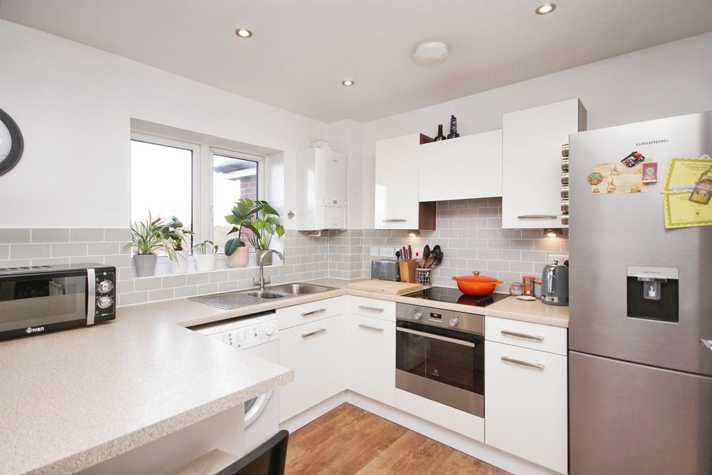 Property photo 2 of 17