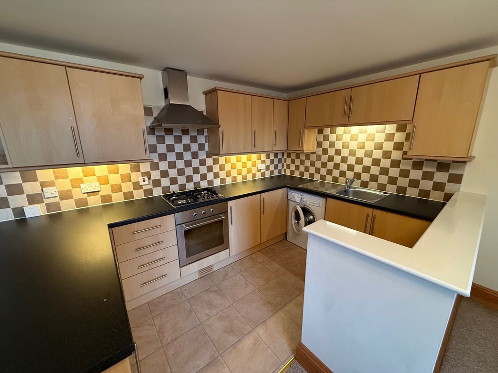 Property photo 3 of 14 Kitchen